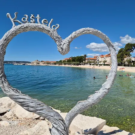 Beachfront Costabella * Kaštela
