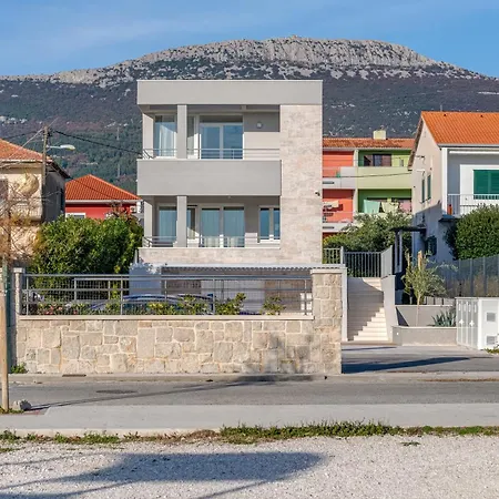 Villa Beachfront Costabella