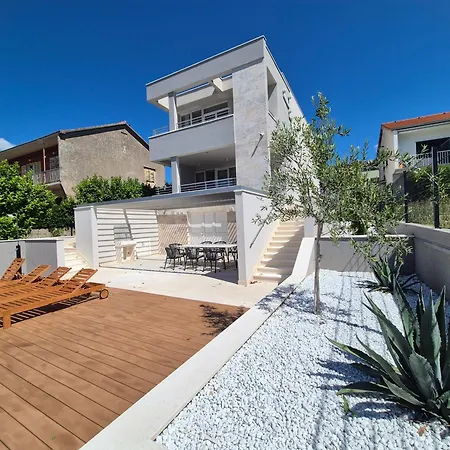 Beachfront Costabella فيلة Kaštela
