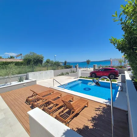 Beachfront Costabella Villa *