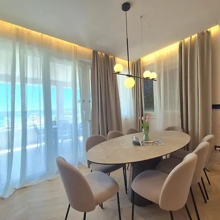 Beachfront Costabella *